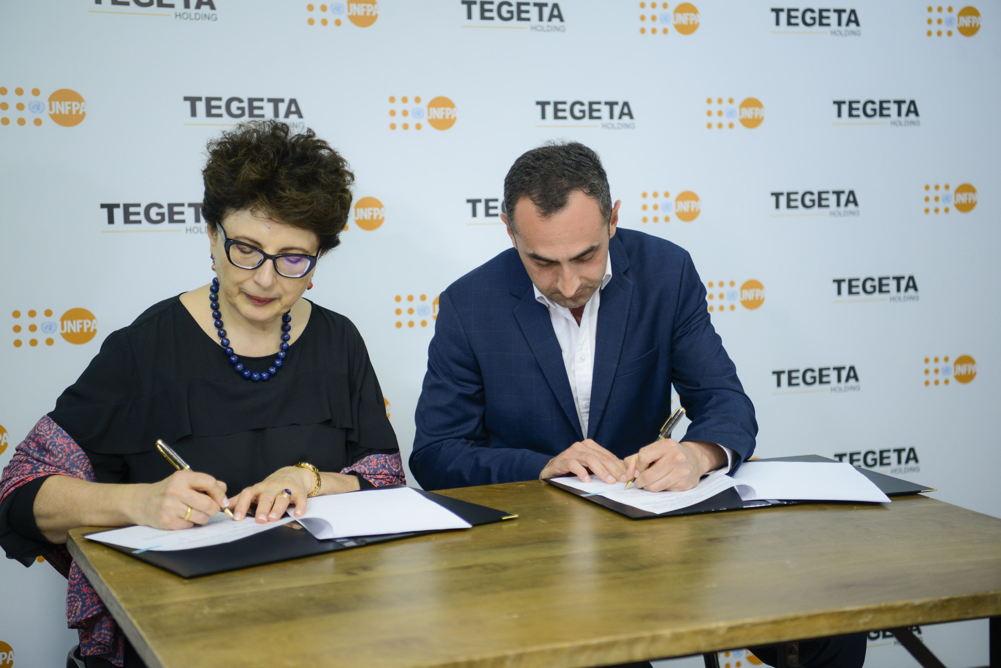 Signing the MoU between UNFPA Georgia CO and Tegeta Holding