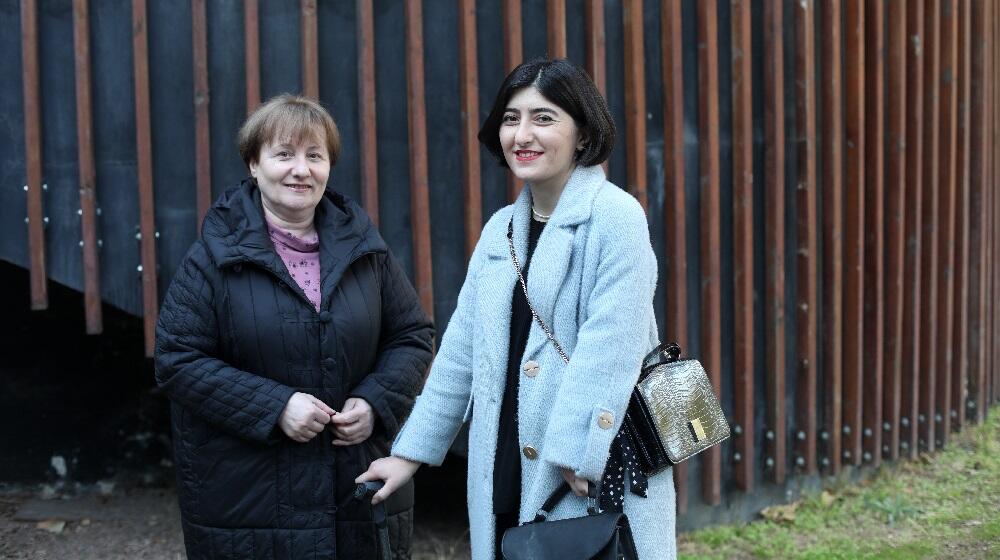 Tamar Macharashvili and Ekaterine Tskhvariashvili standing together