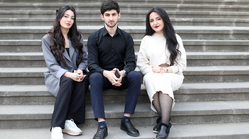 Bloggers of "Gandzi" are sitting on the stairs